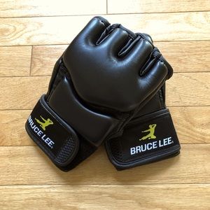 Century Bruce Lee Brand MMA Workout Bag Gloves